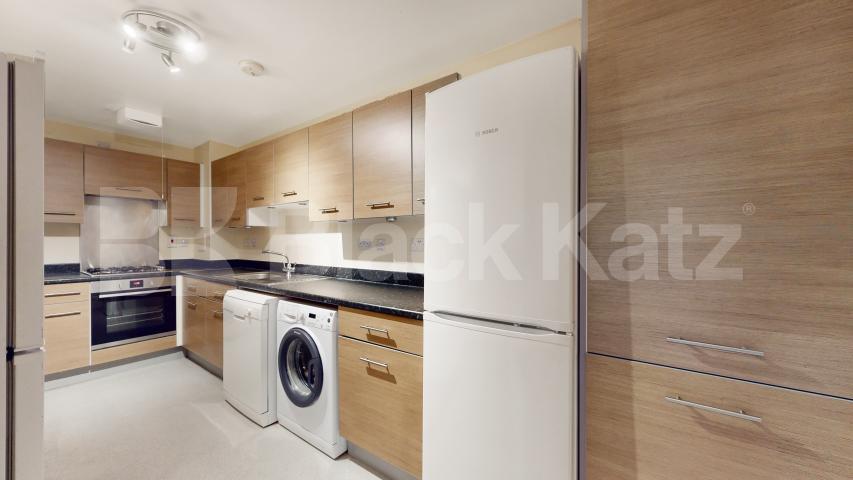 2 bedroom apartment seconds away from Caledonian road station inc all bills Cottage Road, Caledonian Road